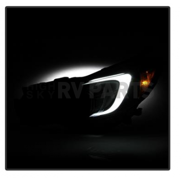 Xtune Headlight Assembly 9048685-4