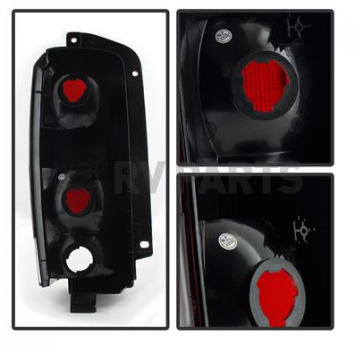 Xtune Tail Light Assembly 9029868-2