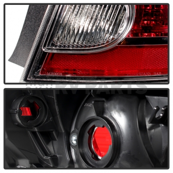 Xtune Tail Light Assembly 9032509-4