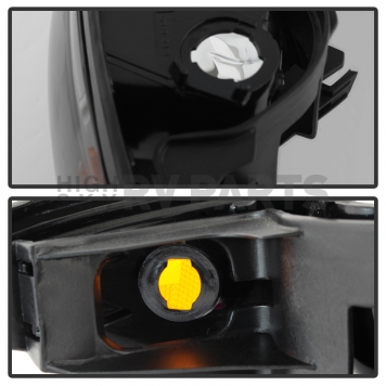 Xtune Headlight Assembly 9023330-6