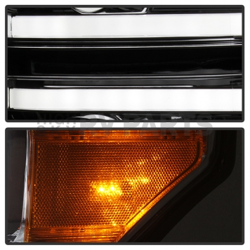 Xtune Headlight Assembly 9034954-6