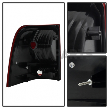 Xtune Tail Light Assembly 9029837-2