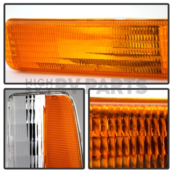 Xtune Parking/ Turn Signal Light Assembly 9026331-1
