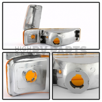 Xtune Parking/ Turn Signal Light Assembly 9026331-2