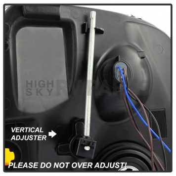 Xtune Headlight Assembly 9038198-5
