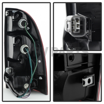 Xtune Tail Light Assembly 9029912-2