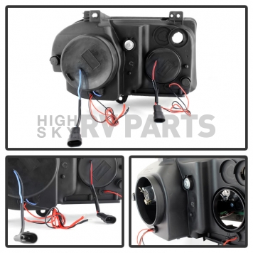 Xtune Headlight Assembly 9027741-2