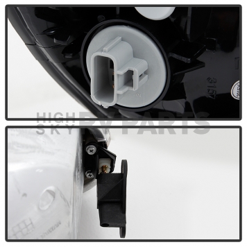 Xtune Headlight Assembly 9033292-2