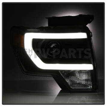 Xtune Headlight Assembly 9037252-5