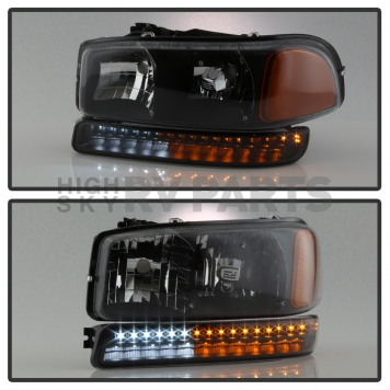 Xtune Headlight Assembly 9037399-7