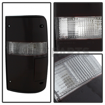 Xtune Tail Light Assembly 9028977-1