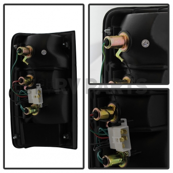 Xtune Tail Light Assembly 9028977-2