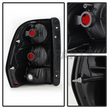 Xtune Tail Light Assembly 9029806-2