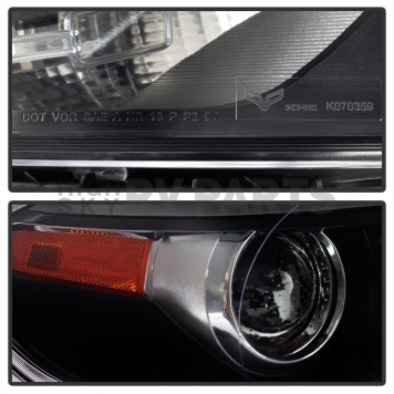 Xtune Headlight Assembly 9035166-2