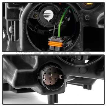 Xtune Headlight Assembly 9035166-3