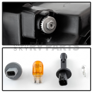Xtune Headlight Assembly 9035166-4