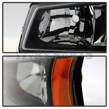 Xtune Headlight Assembly 5072245-2