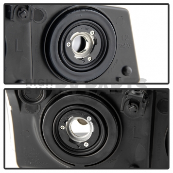 Xtune Headlight Assembly 5072245-4