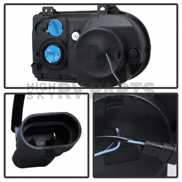 Xtune Headlight Assembly 9026584-2