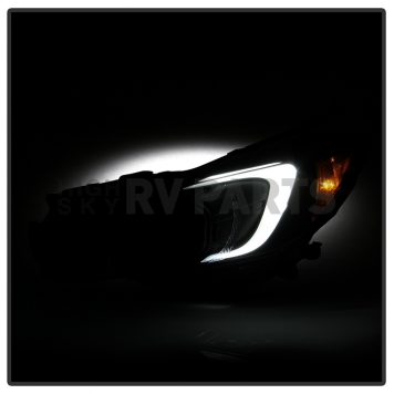 Xtune Headlight Assembly 9048678-4