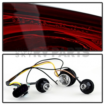 Xtune Tail Light Assembly 9030550-3