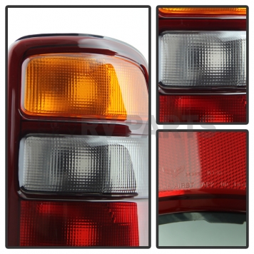 Xtune Tail Light Assembly 9028793-1