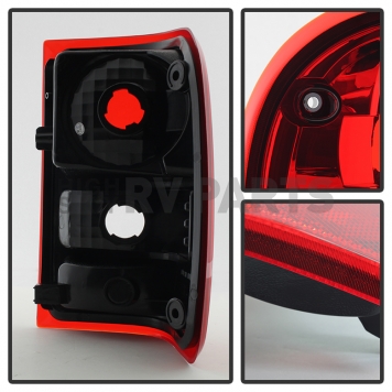 Xtune Tail Light Assembly 9028526-1