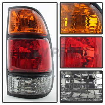 Xtune Tail Light Assembly 9028564-2