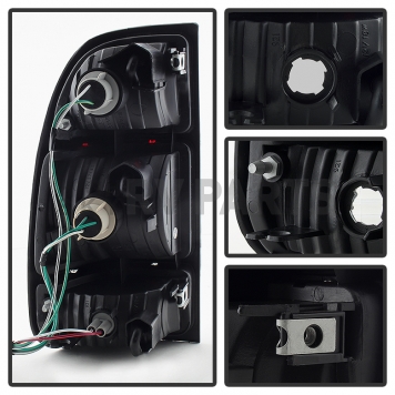 Xtune Tail Light Assembly 9028564-4