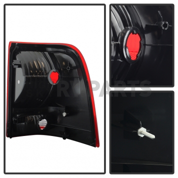 Xtune Tail Light Assembly 9028700-2
