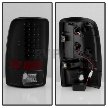 Xtune Tail Light Assembly 9037047-1