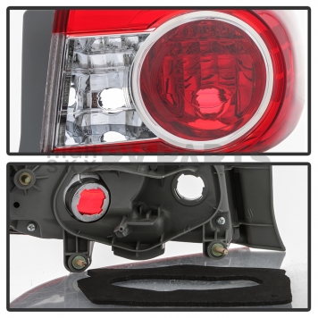 Xtune Tail Light Assembly 9938832-2