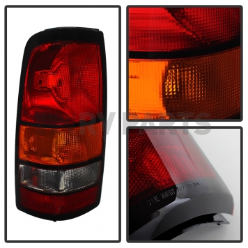 Xtune Tail Light Assembly 9028915-1