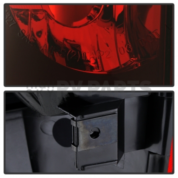 Xtune Tail Light Assembly 9033872-3