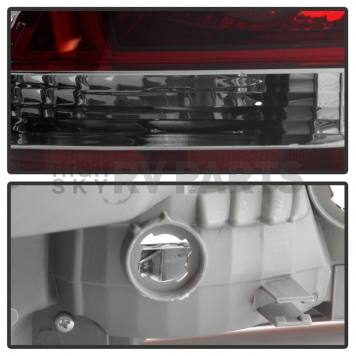 Xtune Tail Light Assembly 9938764-4