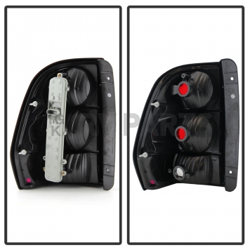 Xtune Tail Light Assembly 9037986-2