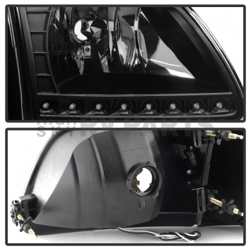 Xtune Headlight Assembly 5014184-2