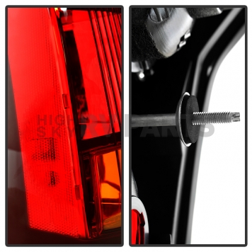 Xtune Tail Light Assembly 9033506-4