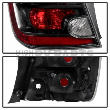 Xtune Tail Light Assembly 9032479-3