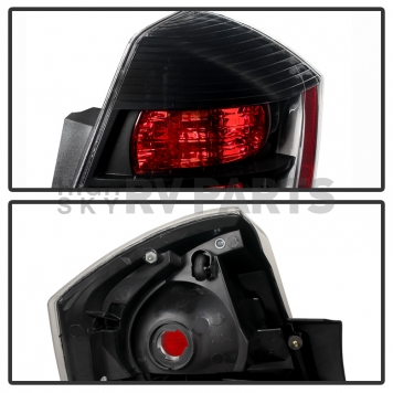 Xtune Tail Light Assembly 9032486-2