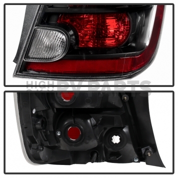 Xtune Tail Light Assembly 9032486-3