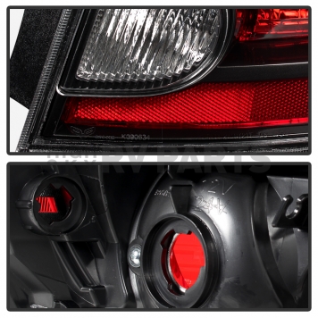 Xtune Tail Light Assembly 9032486-4