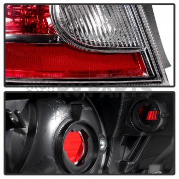 Xtune Tail Light Assembly 9032493-4