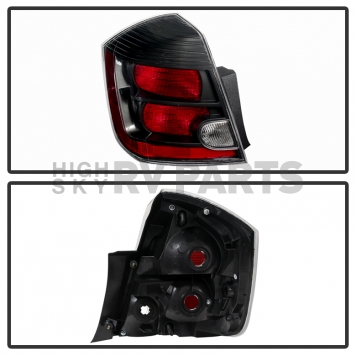 Xtune Tail Light Assembly 9032516-1