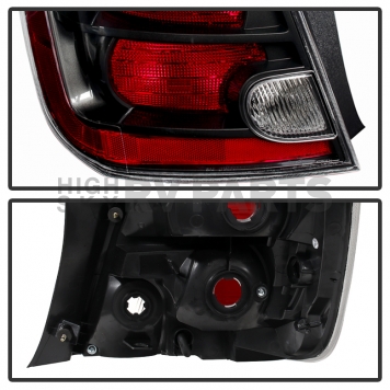 Xtune Tail Light Assembly 9032516-3