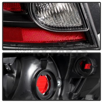 Xtune Tail Light Assembly 9032516-4
