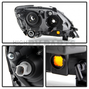 Xtune Headlight Assembly 9028243-3