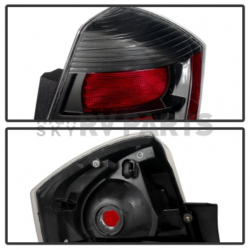 Xtune Tail Light Assembly 9032523-2