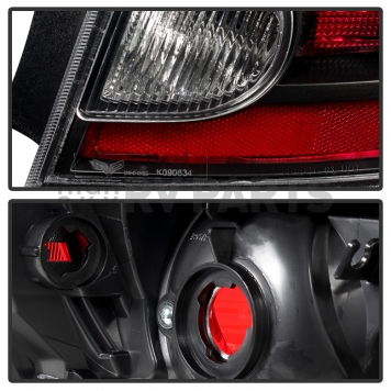 Xtune Tail Light Assembly 9032523-4