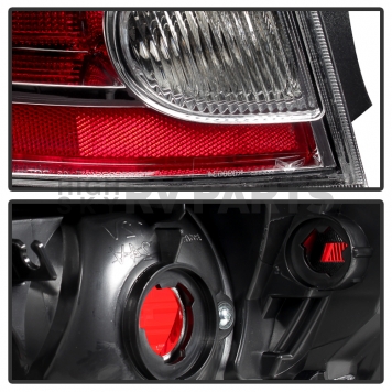 Xtune Tail Light Assembly 9032530-4